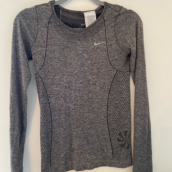 Nike long sleeve - Picture 1 of 2